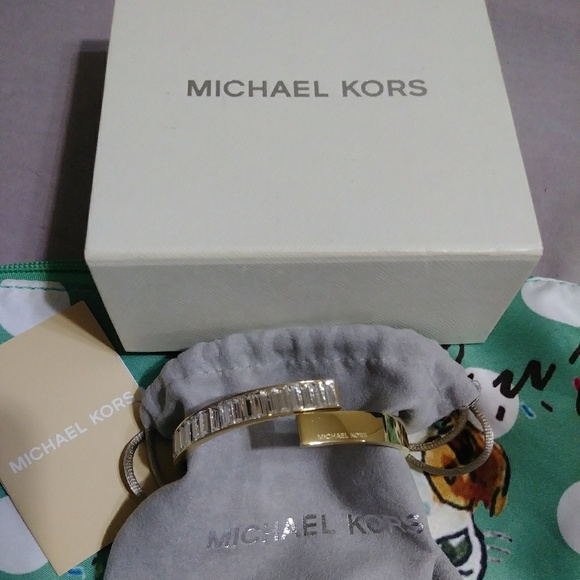 Michael Kors gold bangle - Picture 3 of 5